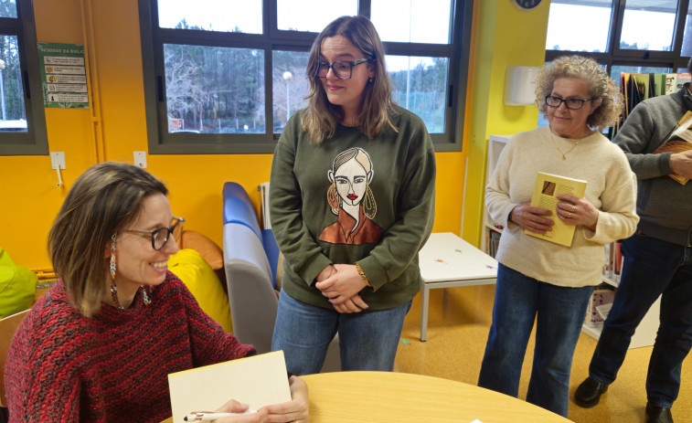 Rosa Aneiros visita de nuevo el Club de Lectura Arao Adultos