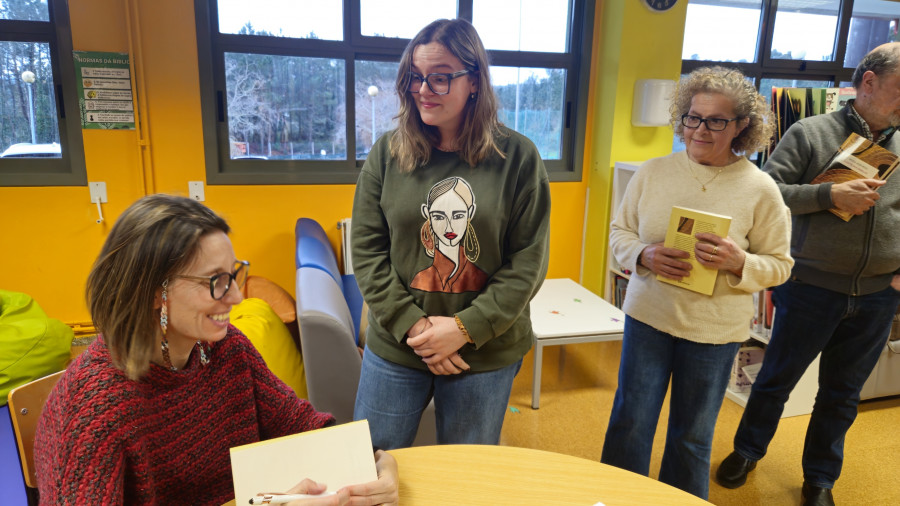 Rosa Aneiros visita de nuevo el Club de Lectura Arao Adultos