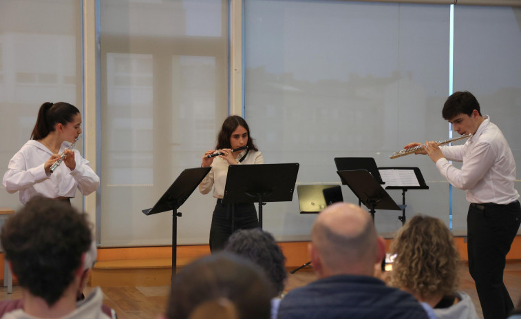 La audición de flauta llega al salón de actos del Conservatorio Profesional de Música de Carballo
