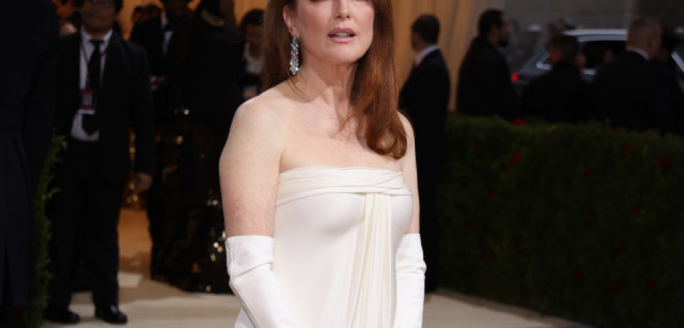 Julianne Moore, en “shock” después de que Donald Trump prohibiera su libro infantil