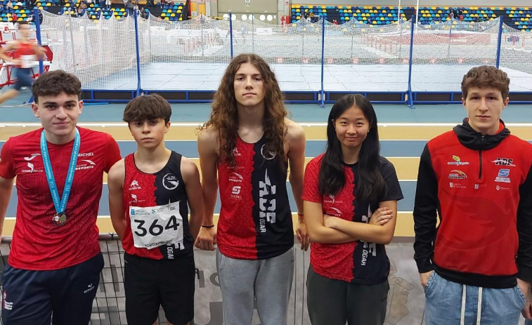Una medalla y tres récords para la  AD Fogar en los gallegos sub 18 y 20 de pista corta