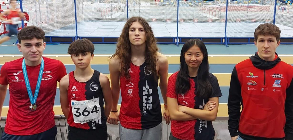 Una medalla y tres récords para la  AD Fogar en los gallegos sub 18 y 20 de pista corta