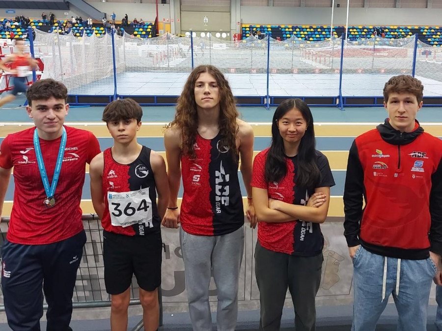 Una medalla y tres récords para la  AD Fogar en los gallegos sub 18 y 20 de pista corta