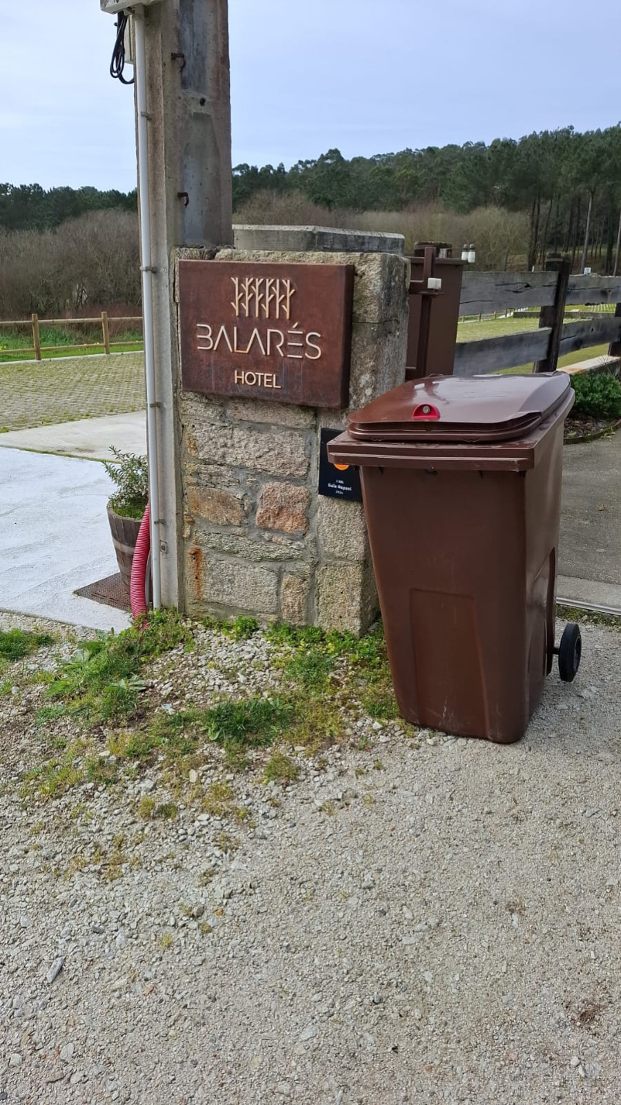 Ponteceso instala cincuenta contenedores marrones en la capital del municipio y en Corme