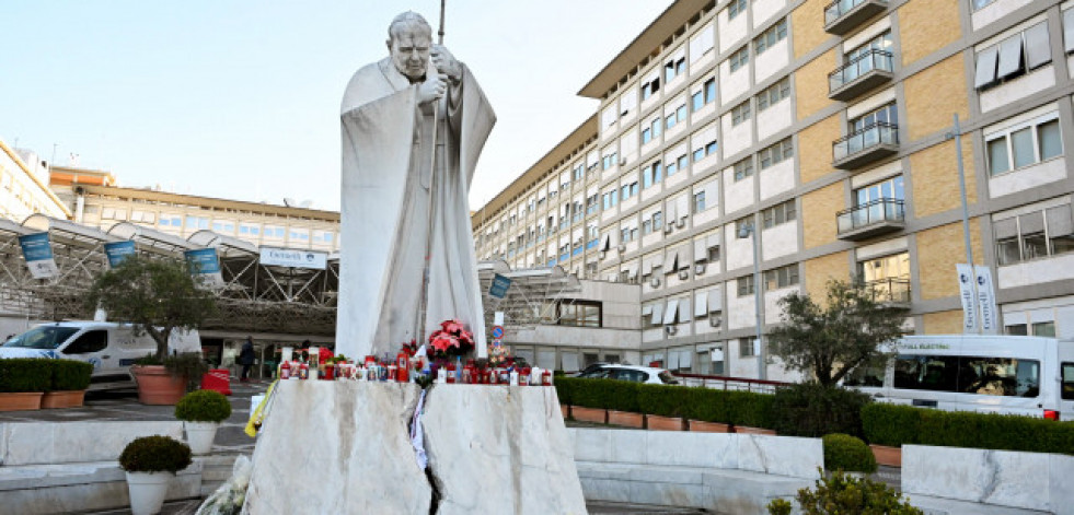 El papa sigue estable y se somete a nuevas pruebas médicas