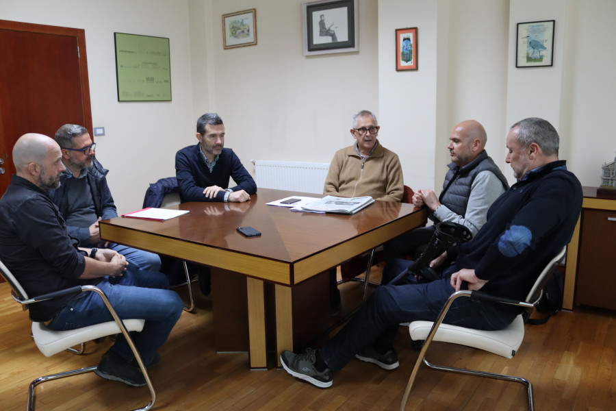 El servicio de jardines refleja la apuesta carballesa por insertar a personas con discapacidad