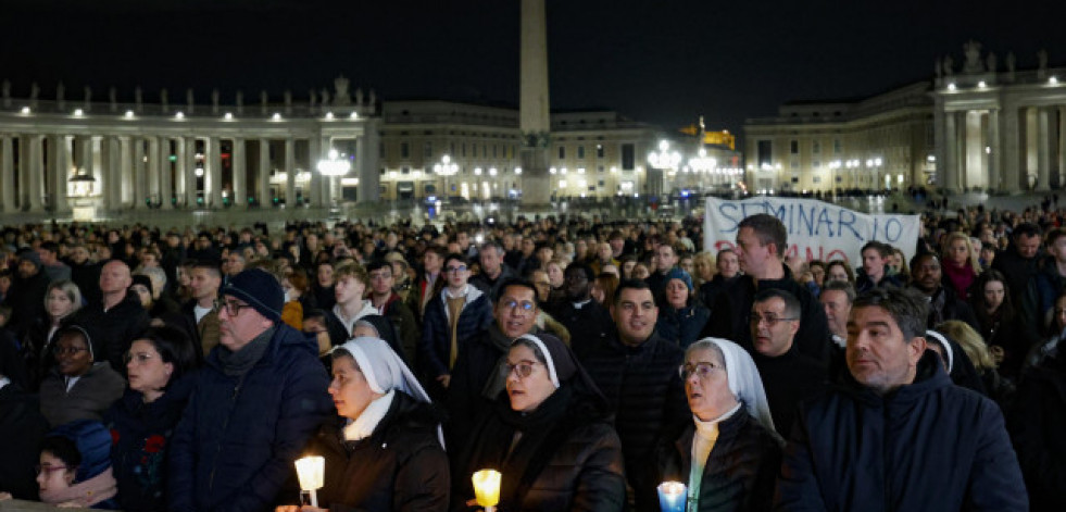 El papa pasa una noche tranquila tras el empeoramiento de su cuadro respiratorio