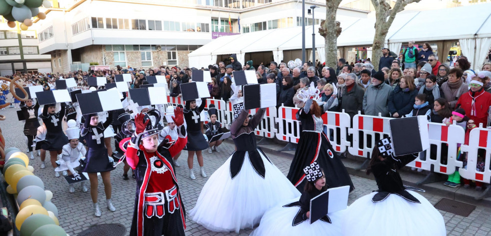 La carroza ‘Cada peza importa’, gran ganadora del Entroido de Carballo