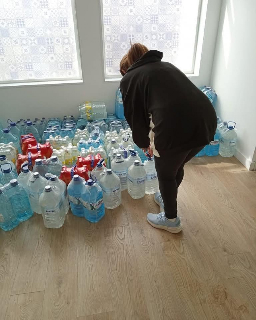 El Concello de Muxía reparte agua embotellada a los vecinos de la parroquia de Moraime