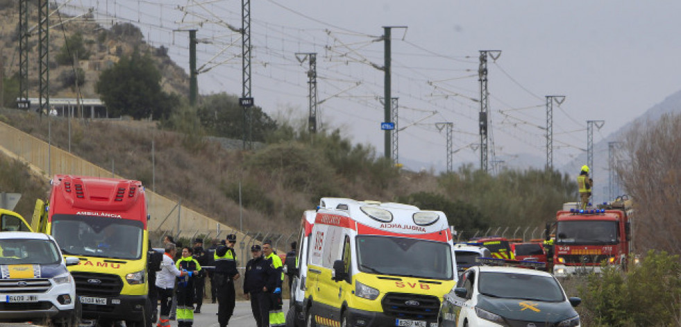 Un desaparecido y cuatro heridos por una explosión en una pirotecnia en Alicante
