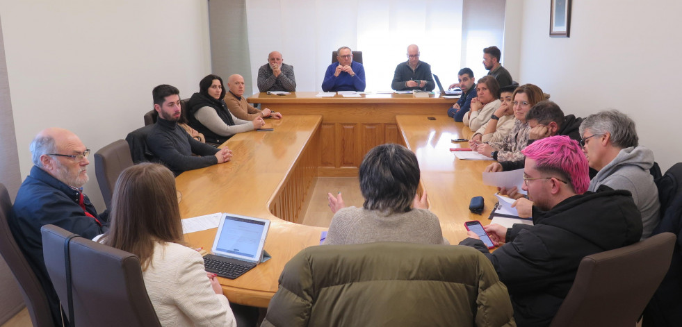 La baja médica de los efectivos de la Policía Local de A Laracha vuelve a enfrentar a gobierno y oposición