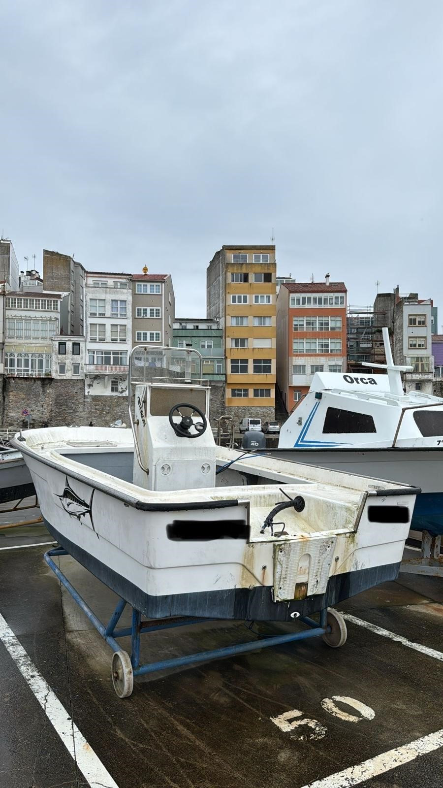 Cofradía y club náutico de Malpica se quejan por los apagones y los frecuentes robos en el puerto
