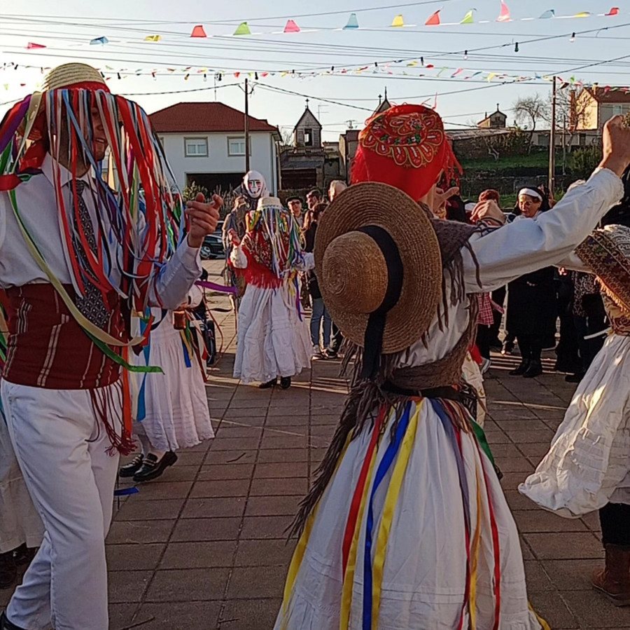 Coristanco remata su Entroido, marcado por tradiciones ancestrales