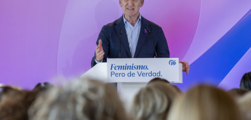 Feijóo rinde homenaje a su abuela Eladia, su primer gran referente, en el Día de la Mujer