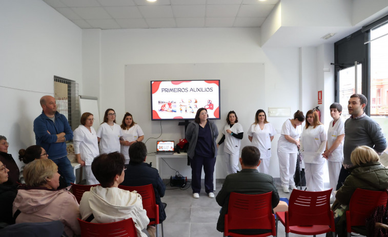 Sesión sobre primeiros auxilios en MercaEscola