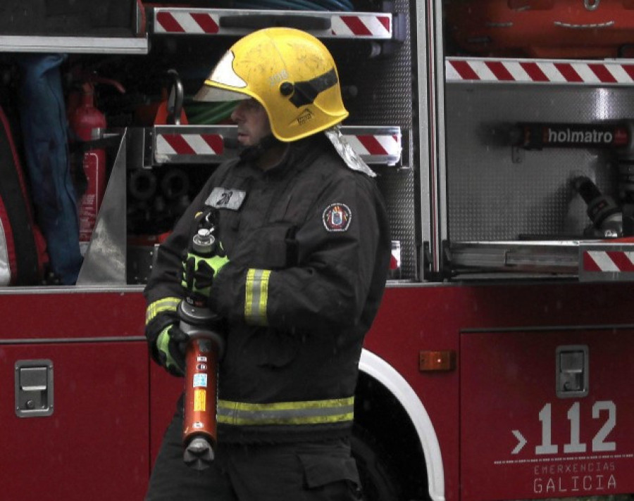 Sofocan un incendio en una campana extractora en Cee