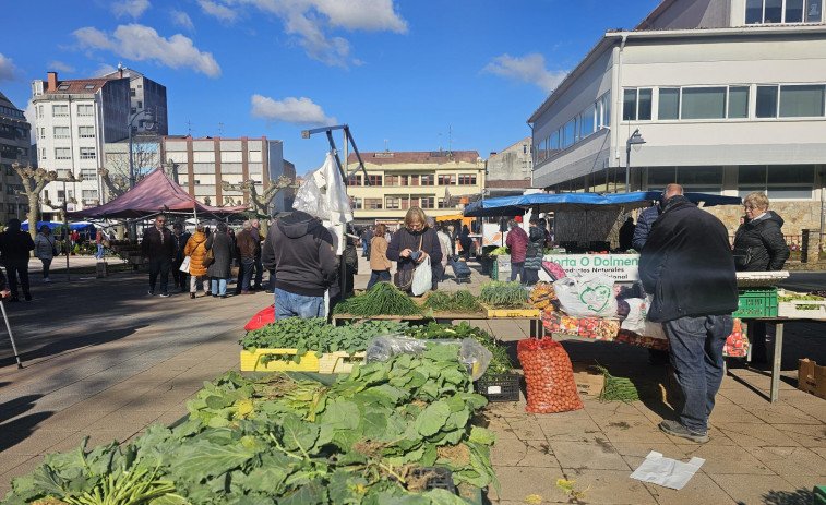 El buen tiempo anima los mercados de Carballo y Vimianzo