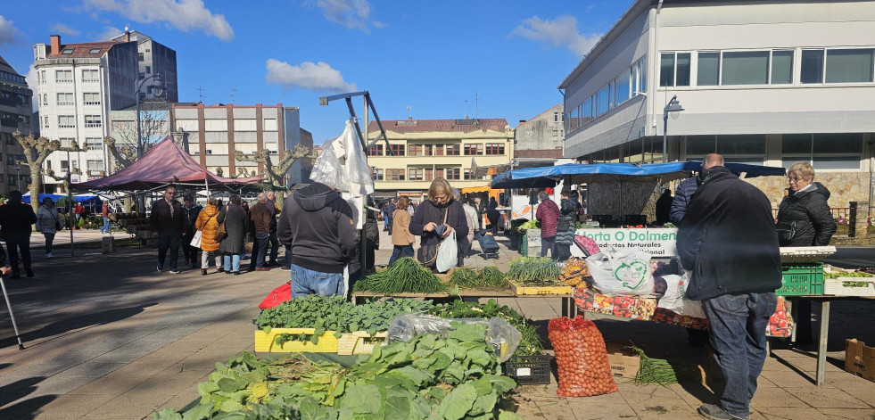 El buen tiempo anima los mercados de Carballo y Vimianzo