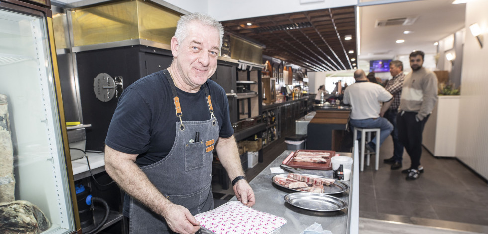 Abre el Asador D´Enrique en A Revolta, en Carballo