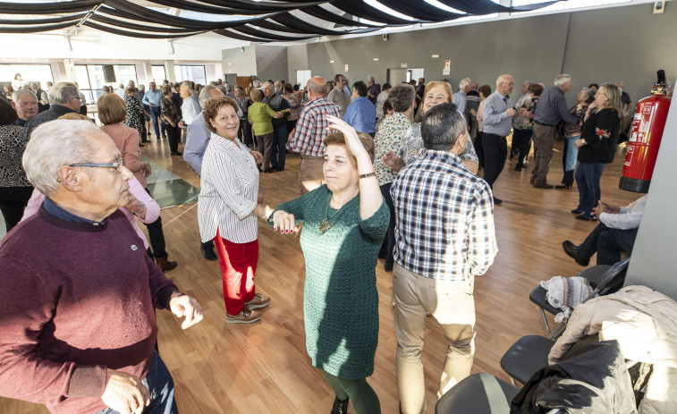 Rocío Pérez anima el baile en Carballo