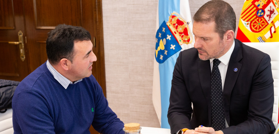 El alcalde de Laxe se reúne con el conselleiro de Cultura
