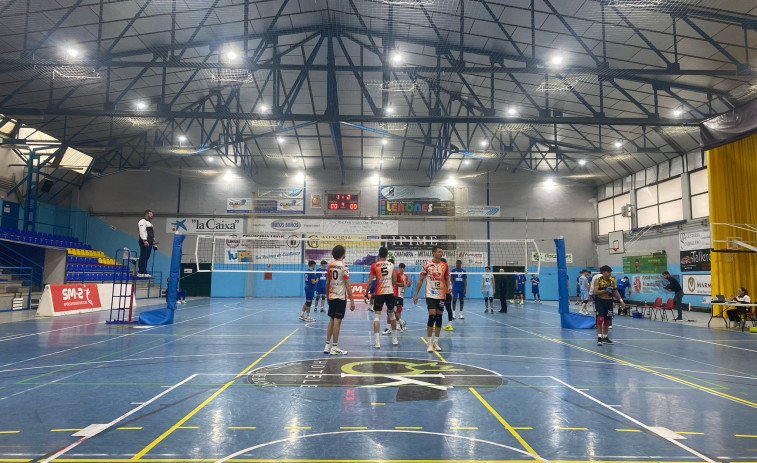Voleibol Dumbría se impone al Palencia en el desempate