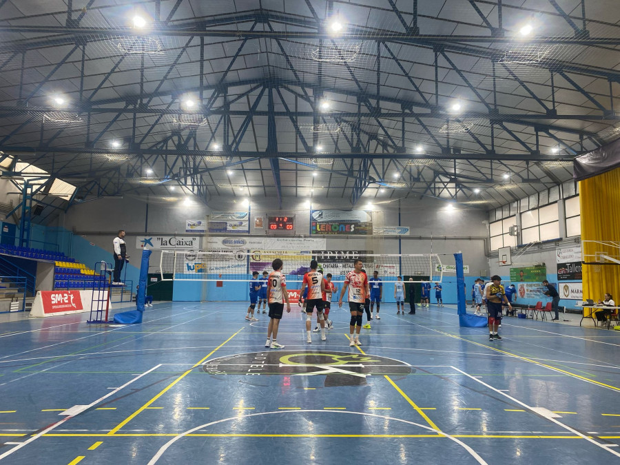 Voleibol Dumbría se impone al Palencia en el desempate