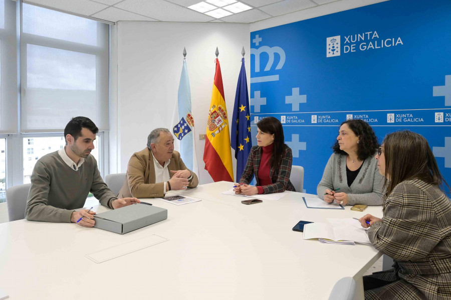 La conselleira María M. Allegue se reúne con el alcalde de A Laracha