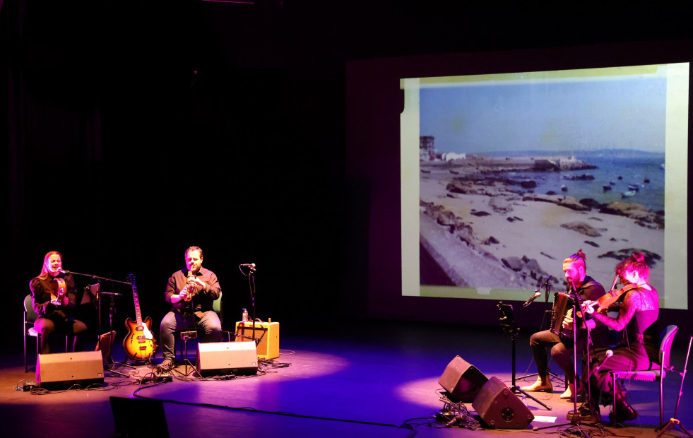Pieza audiovisual y música en directo como homenaje a las cantareiras