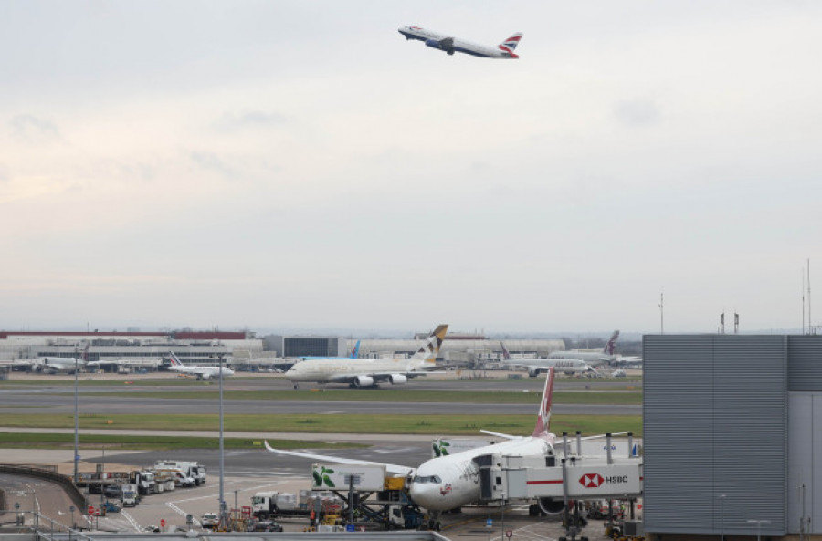 El aeropuerto de Heathrow vuelve a estar "abierto y completamente operativo"
