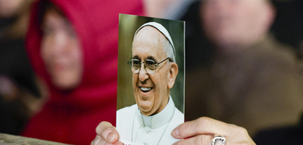 El papa se asomará a la ventana del hospital este domingo