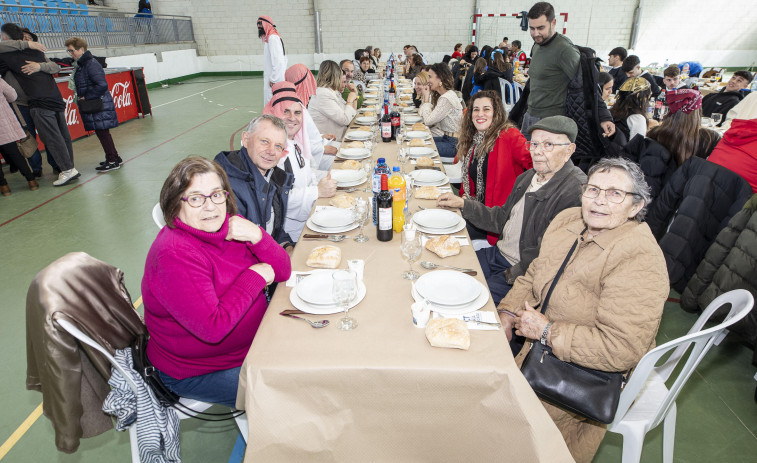 El Xuventude Laracha reúne a 120 comensales en su I Cocido social