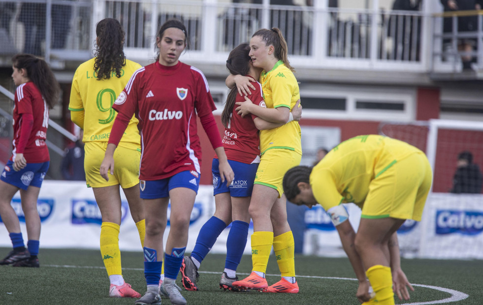 Gran imagen de las carballesas ante un Deportivo B con Elena Vázquez como principal reclamo