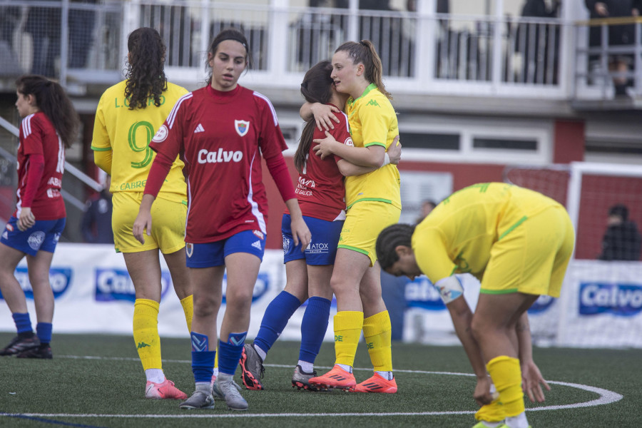 Gran imagen de las carballesas ante un Deportivo B con Elena Vázquez como principal reclamo