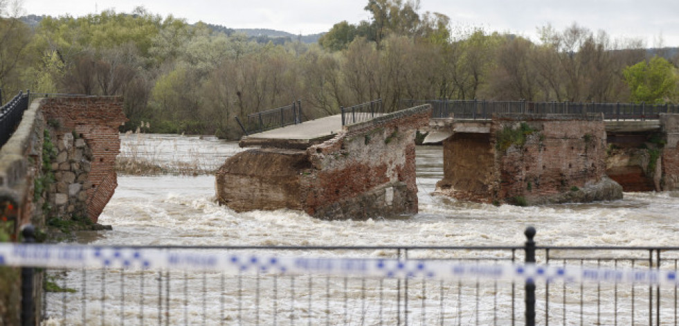 El paso de Martinho: Más de 40 carreteras afectadas por la nieve, 30 por inundaciones y un puente histórico destruido
