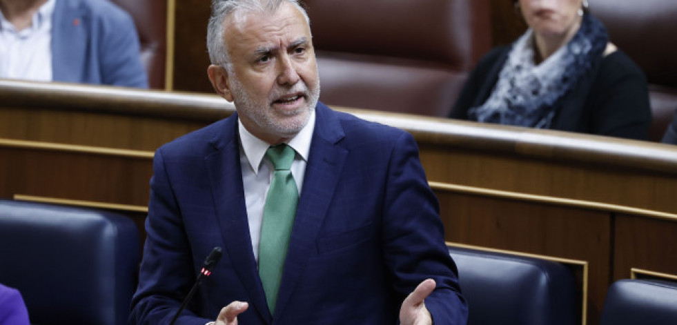 El ministro Ángel Víctor Torres anula su agenda varias semanas tras anunciar que tiene cáncer, pero seguirá como ministro