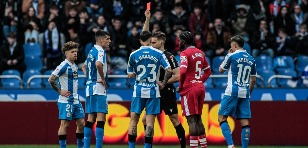 El empate ante el Cartagena, mal menor para un Dépor con diez desde el minuto 6 (2-2)