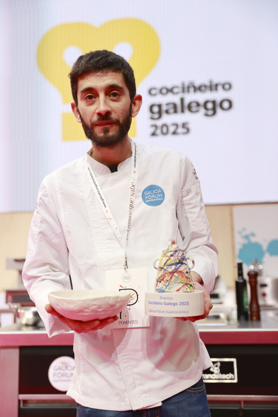 Víctor Basante, del ‘Arrueiro’ de Laxe, mejor cocinero gallego 2025 en el Fórum Gastronómico