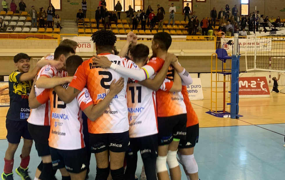 Volei Dumbría derrota al Sp. Soria pero tiene difícil recuperar la tercera plaza