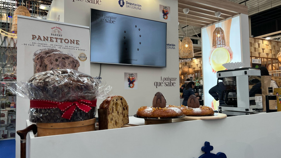 El gigantesco panettone que sortearon Cafés Lúa y San Isidro Bakery en el Fórum Gastronómico de A Coruña