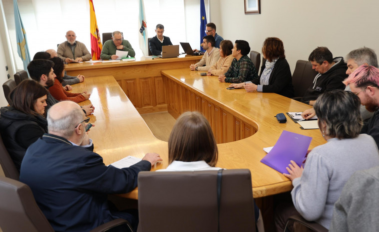 El BNG larachés pide agilizar las licencias urbanísticas y arreglar la polideportiva de Cumiáns