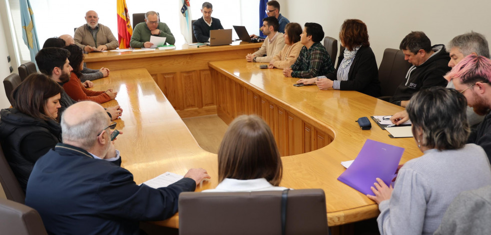 El BNG larachés pide agilizar las licencias urbanísticas y arreglar la polideportiva de Cumiáns