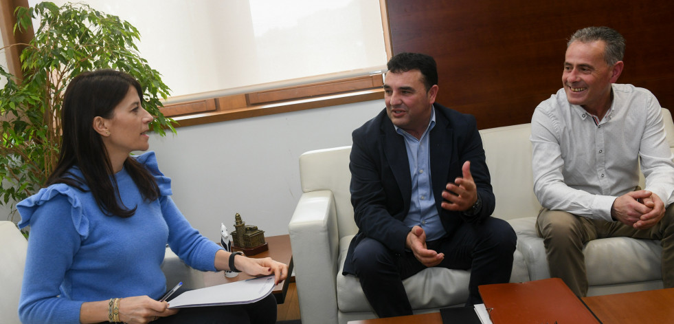 El alcalde de Laxe solicita apoyo a María Martínez para mejorar las infraestructuras