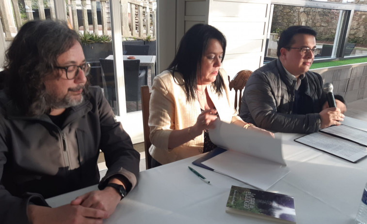 Ofrenda floral y literatura para homenajear a Eulogio Suárez Rodríguez