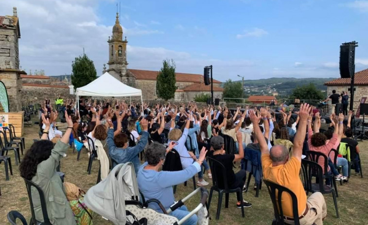 La Fundación Juana de Vega impulsa el embellecimiento de la aldea de O Couto