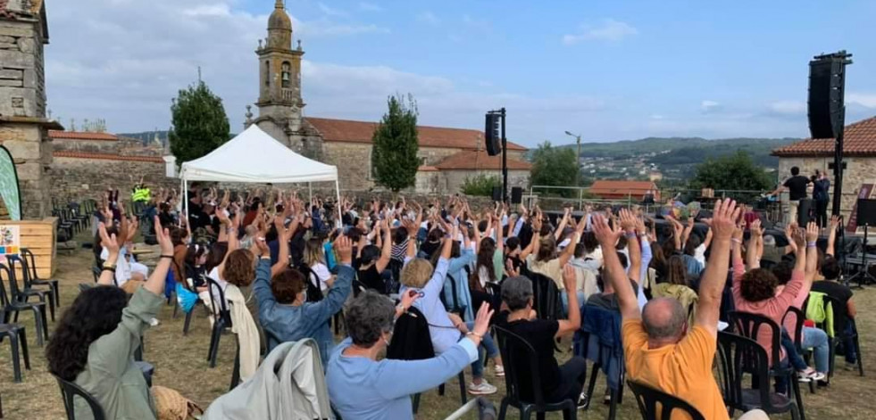 La Fundación Juana de Vega impulsa el embellecimiento de la aldea de O Couto