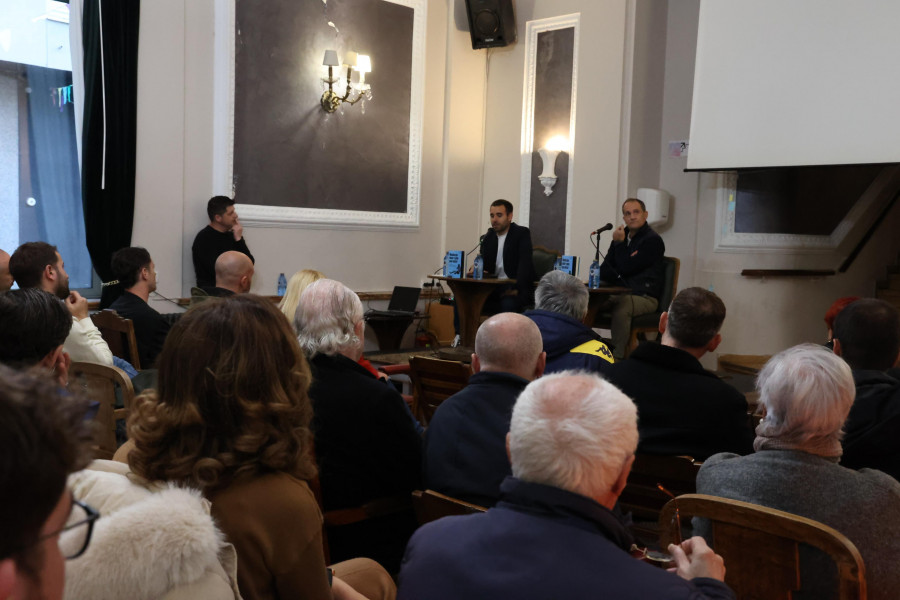 El Casino de Carballo acogió la presentación del libro del “Súper Dépor”