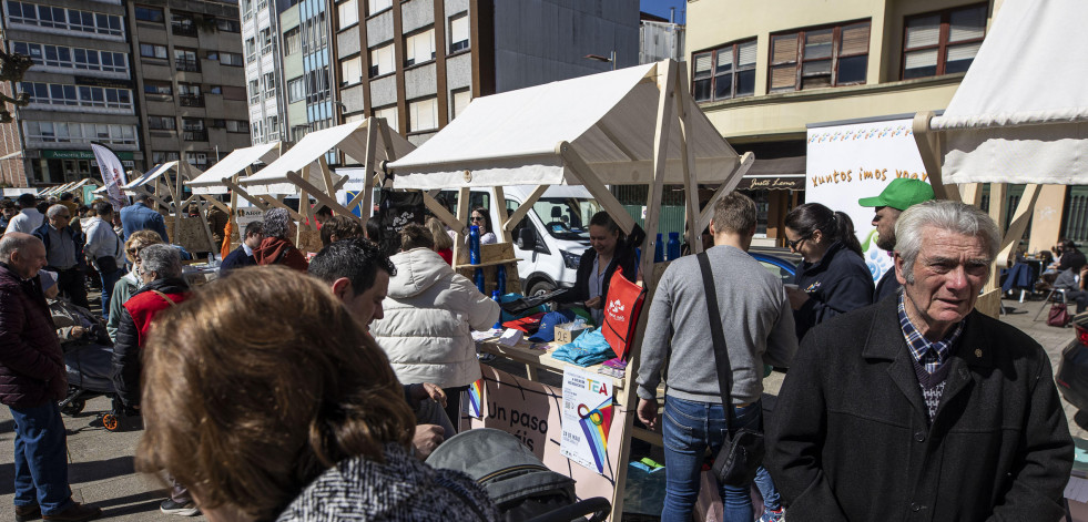 Huerta y solidaridad en el primer Feirón en Rede de Carballo