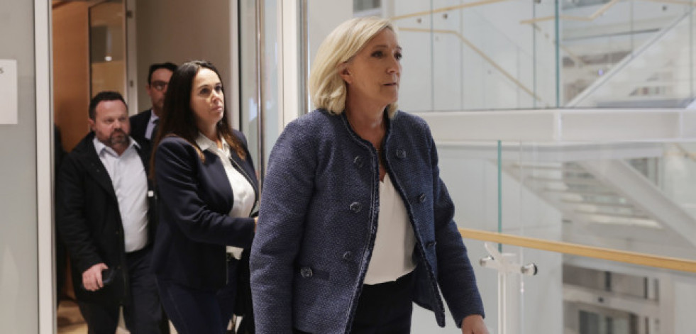 Le Pen, inhabilitada para cargo público por el desvío de fondos del Parlamento Europeo