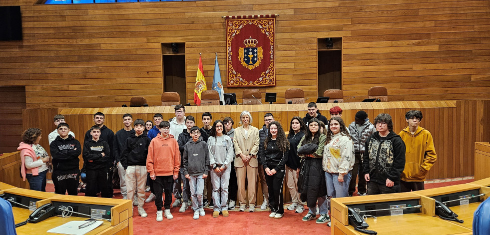 Alumnos de Pedra da Aguia conocen el Parlamento